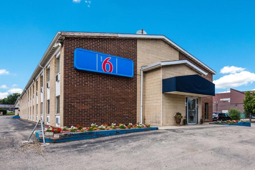 Motel 6-Madison WI - East Main image 1